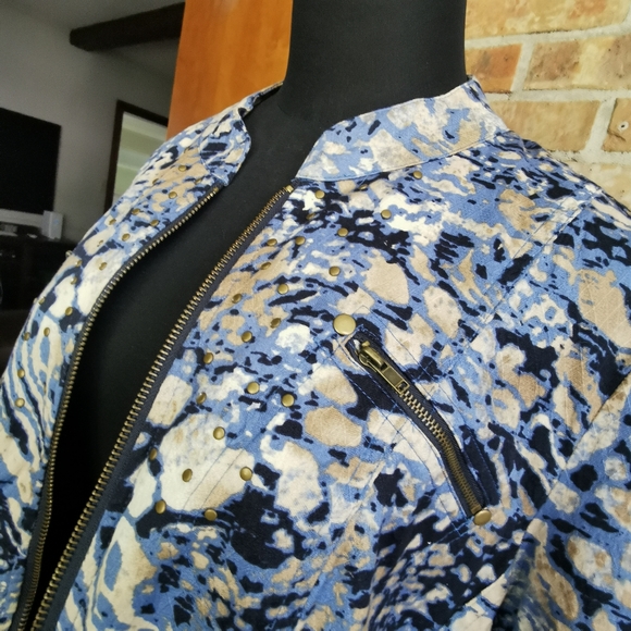 KERRY BROOKE LG ZIPPERED JACKET - Picture 7 of 7